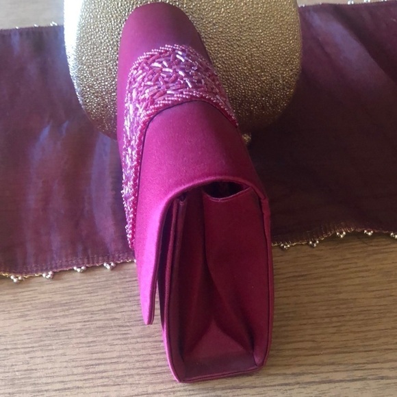 Bijoux Terner Women’s Ruby Red Bead Embroidered Crossbody/Shoulder Evening Bag - Picture 3 of 13